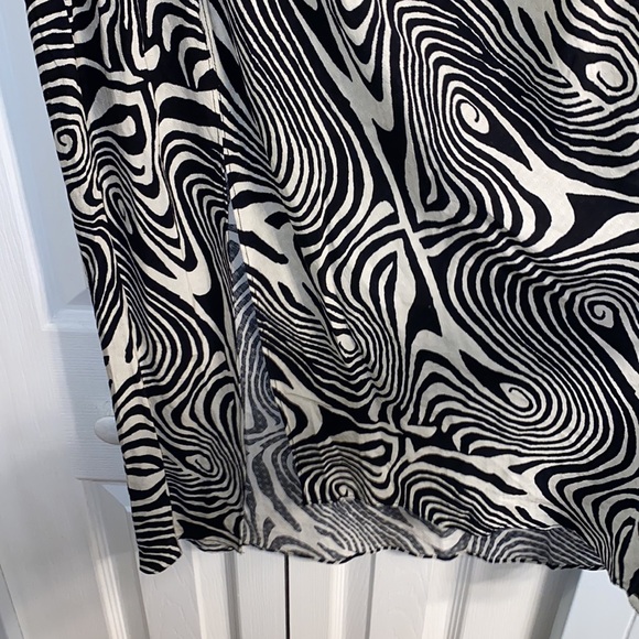 Geo Midi Skirt with Slit - Picture 4 of 7